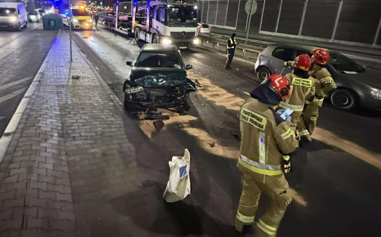 Kraków: Zderzenie samochodów na ul. Opolskiej