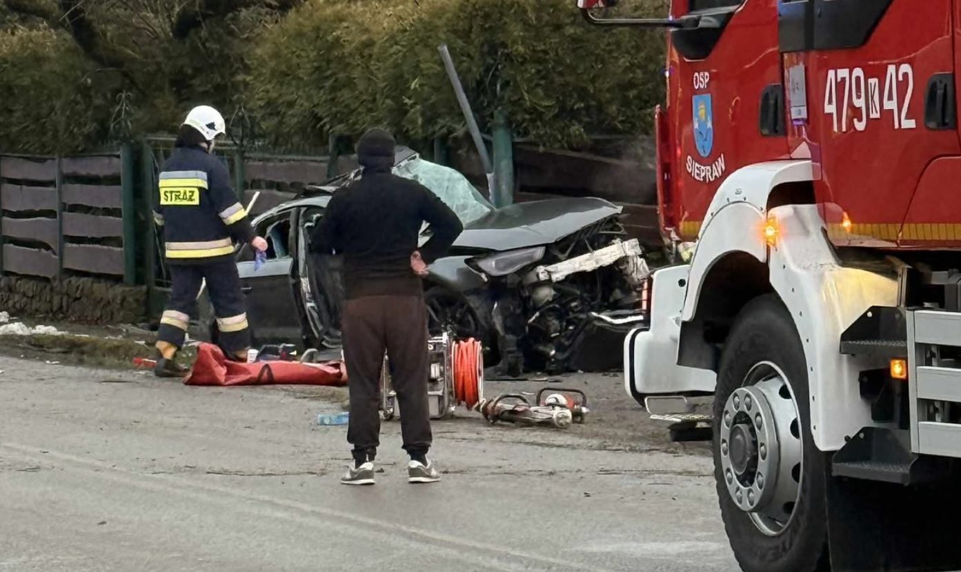 Siepraw. Nie żyje 21-letni mężczyzna, 17-latka zabrana śmigłowcem LPR