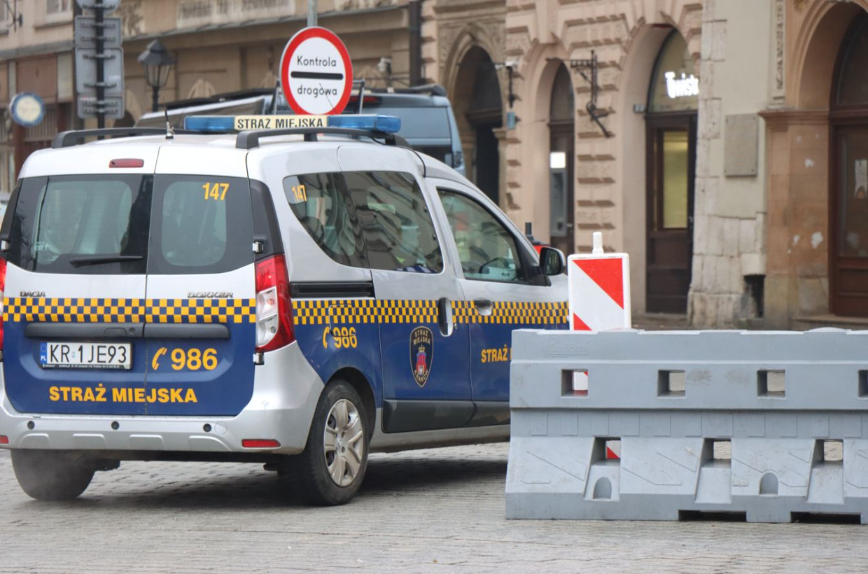 Centrum Krakowa pod szczególnym nadzorem. Wzmożone patrole służb