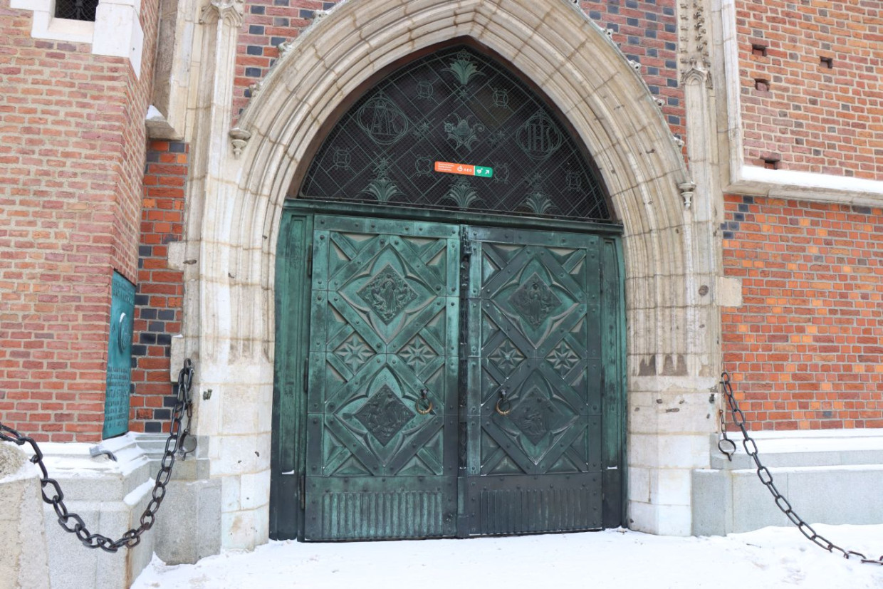 Kuny przy wejściu do Bazyliki Mariackiej. Ślad dawnych kar w samym centrum Krakowa [ZDJĘCIA]