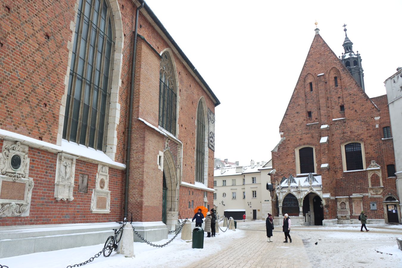 Kuny przy wejściu do Bazyliki Mariackiej. Ślad dawnych kar w samym centrum Krakowa [ZDJĘCIA]