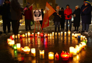 "Paweł Adamowicz - prezydent Gdańska, znicze na Rynku Głównym w Krakowie"