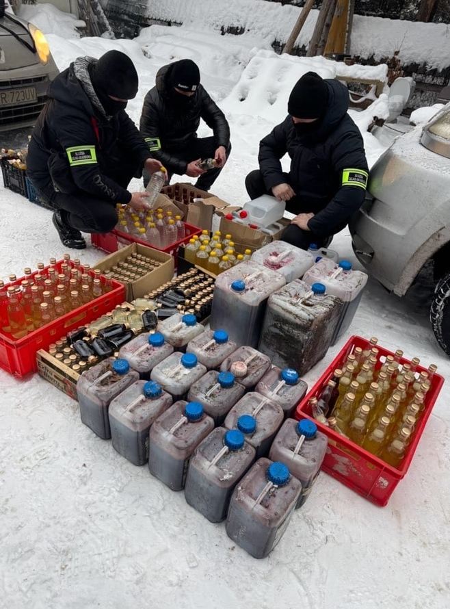 Zakopane: KAS zajęła 317 litrów alkoholu podczas zawodów w skokach narciarskich