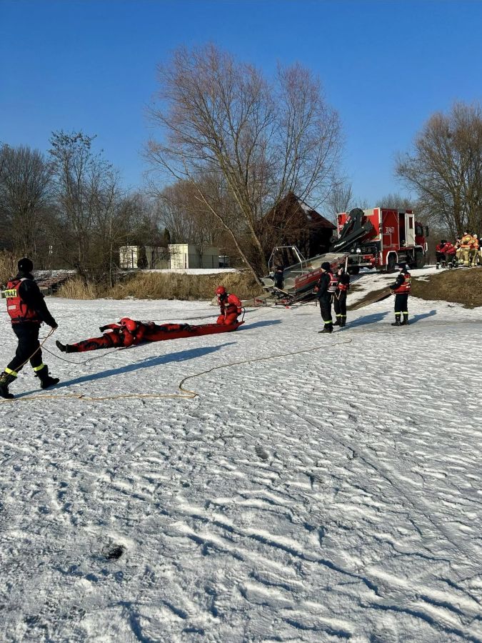 Ćwiczenia strażaków na Bagrach