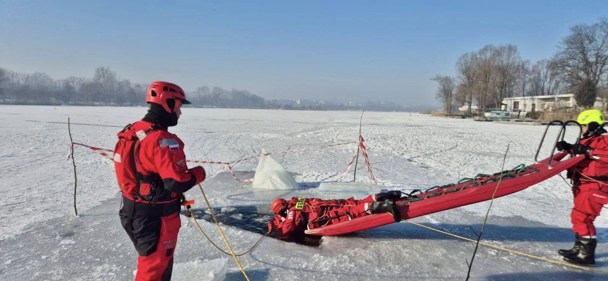 Ćwiczenia strażaków na Bagrach