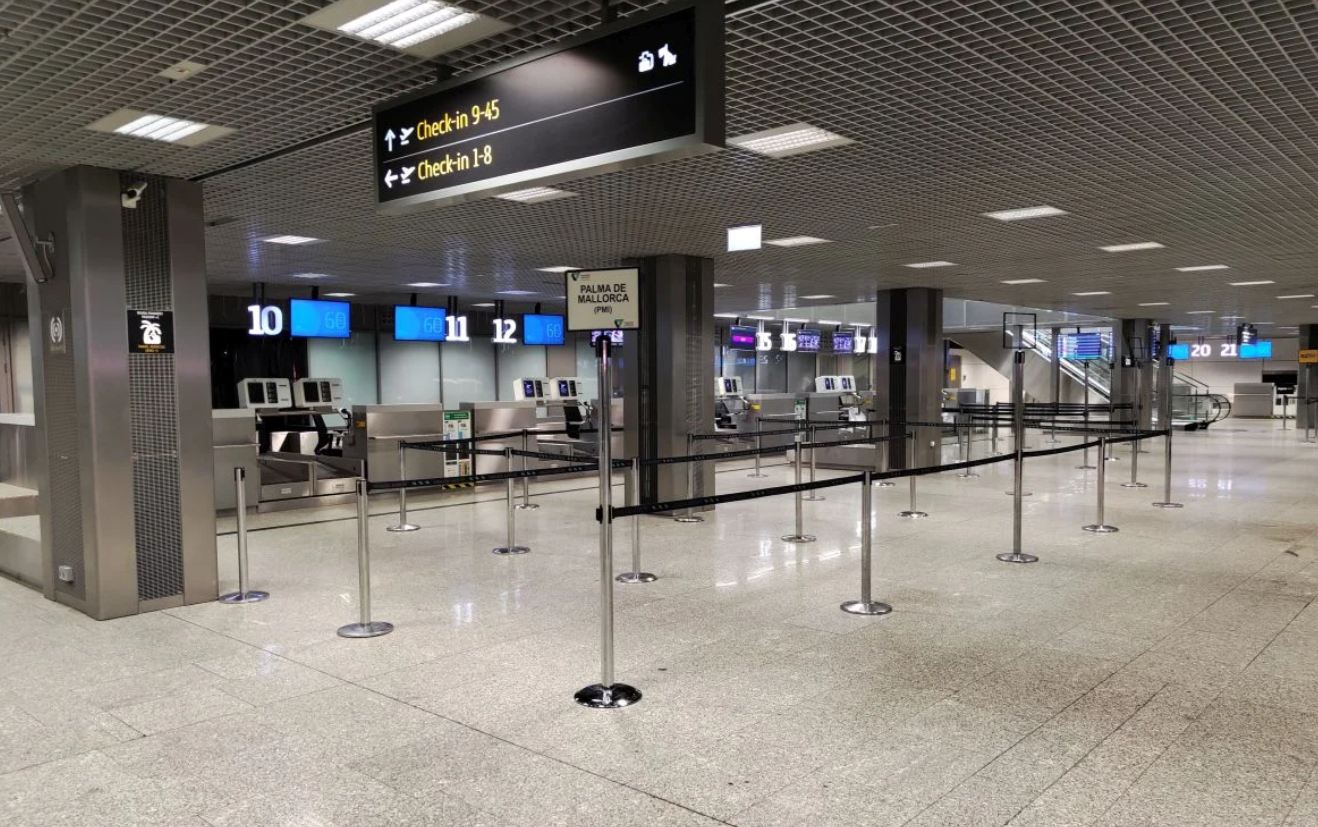 Lotnisko w Balicach postawione na nogi. Pasażer powiedział, iż ma bombę