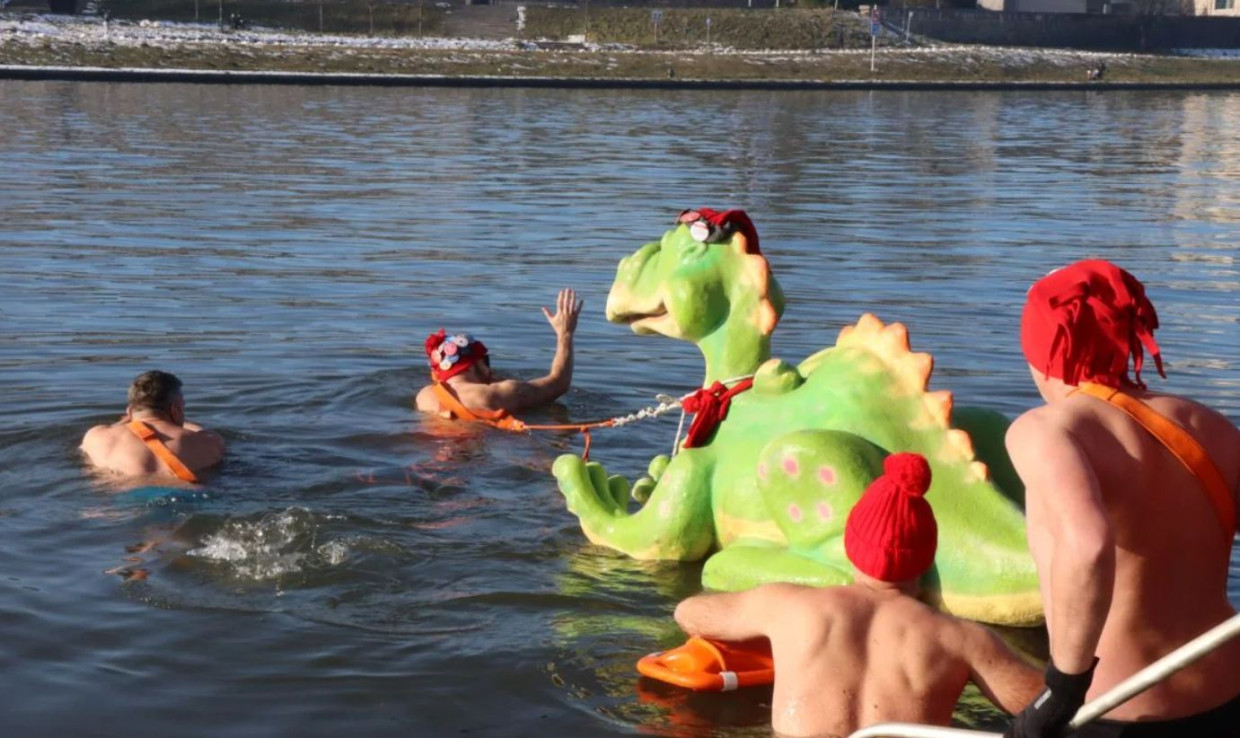 Zimne kąpiele i smok na Wiśle. W niedzielę akcja pod Wawelem
