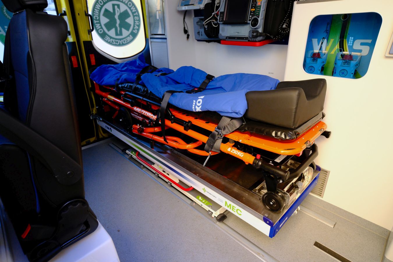 Nowa terenowa karetka i sprzęt do ewakuacji w Szpitalu MSWiA