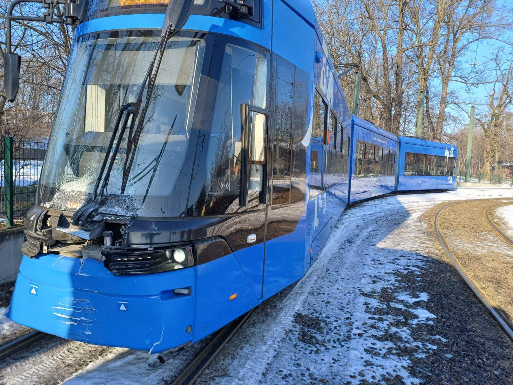 Zderzenie tramwajów w Krakowie. Poszkodowani trafili do szpitala [ZDJĘCIA]