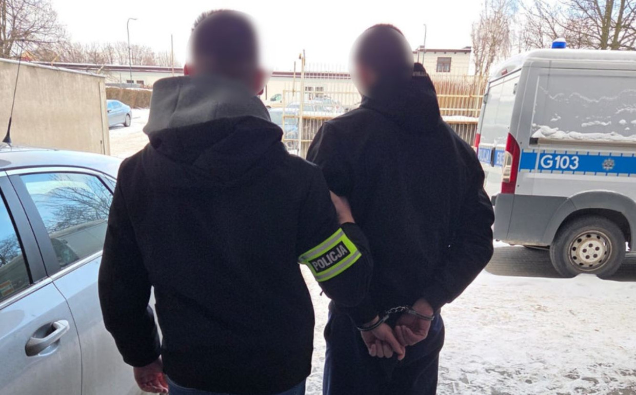 Zranił swoją kobietę i uciekł z mieszkania. Krakowscy policjanci ruszyli jego śladem