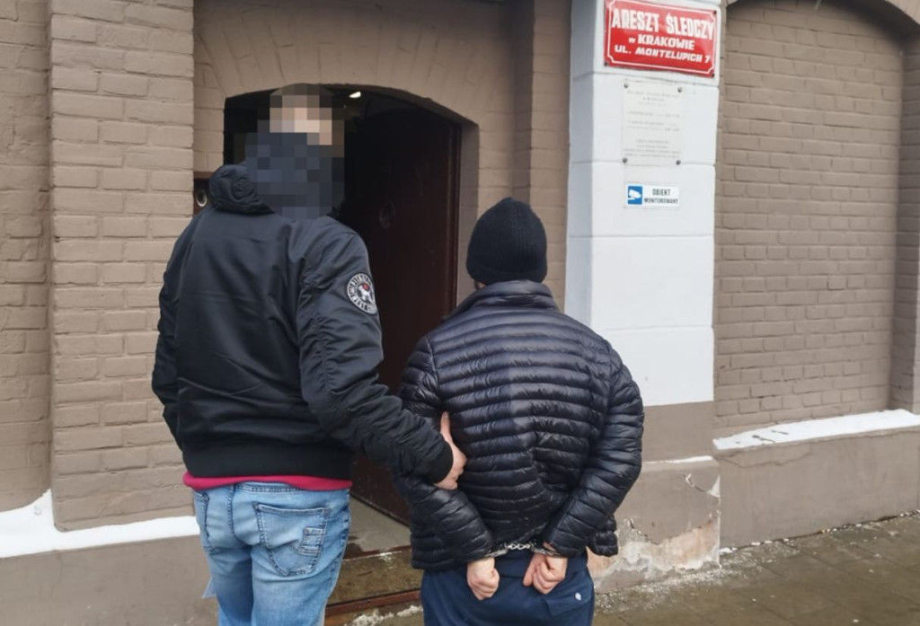 Ukrywali się w mieszkaniu na Krowodrzy. Są już w rękach policji, a lista zarzutów jest długa