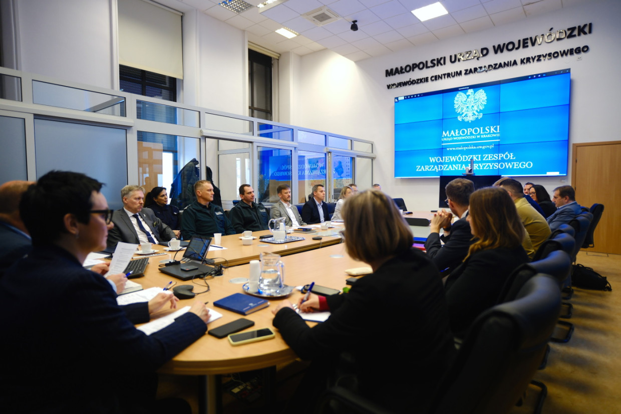 Zebrał się Zespół Zarządzania Kryzysowego. Wojewoda odebrał meldunki w Krakowie