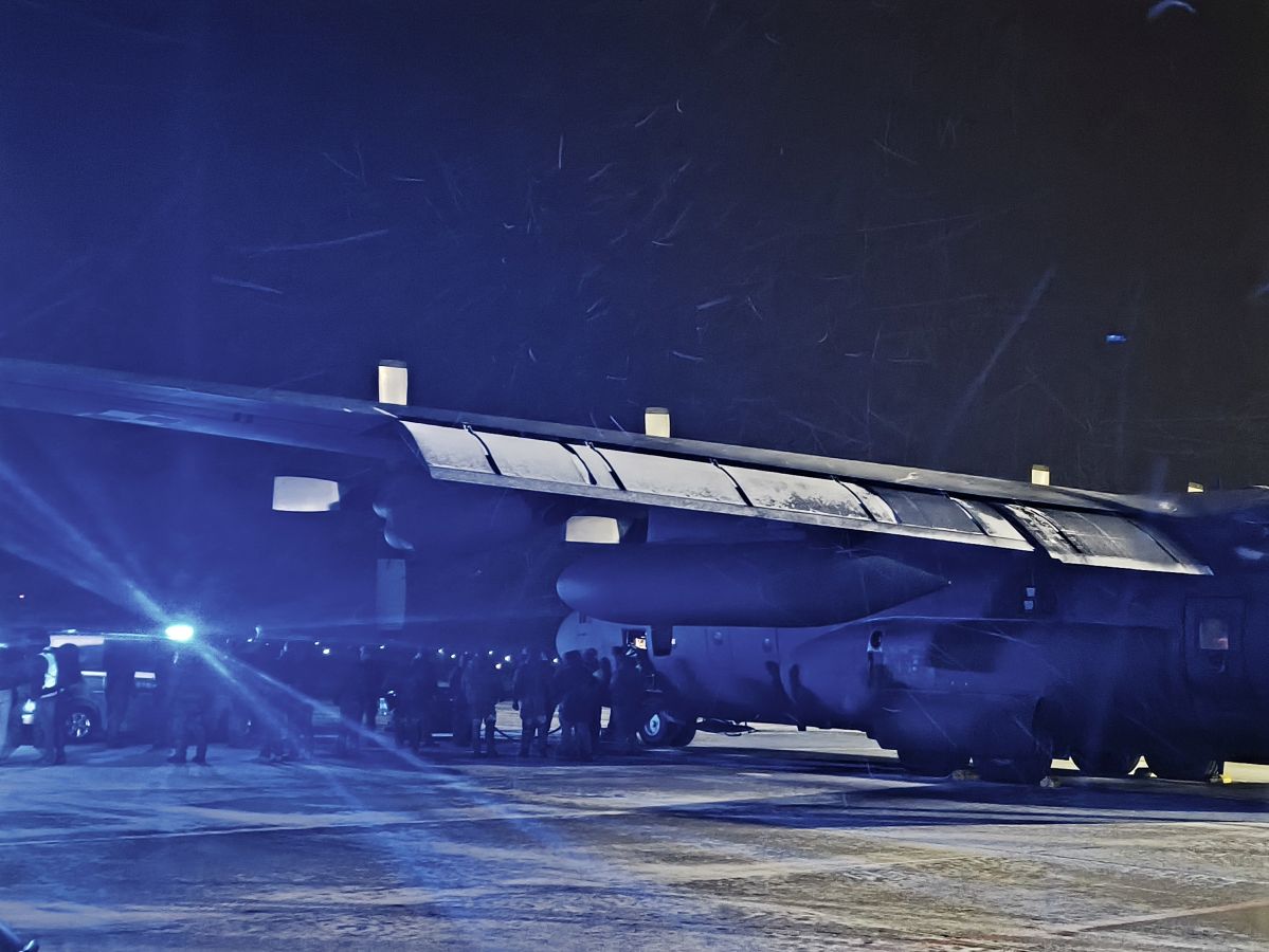 Pakistańczyków deportowano wojskowym samolotem z krakowskiego lotniska [ZDJĘCIA]