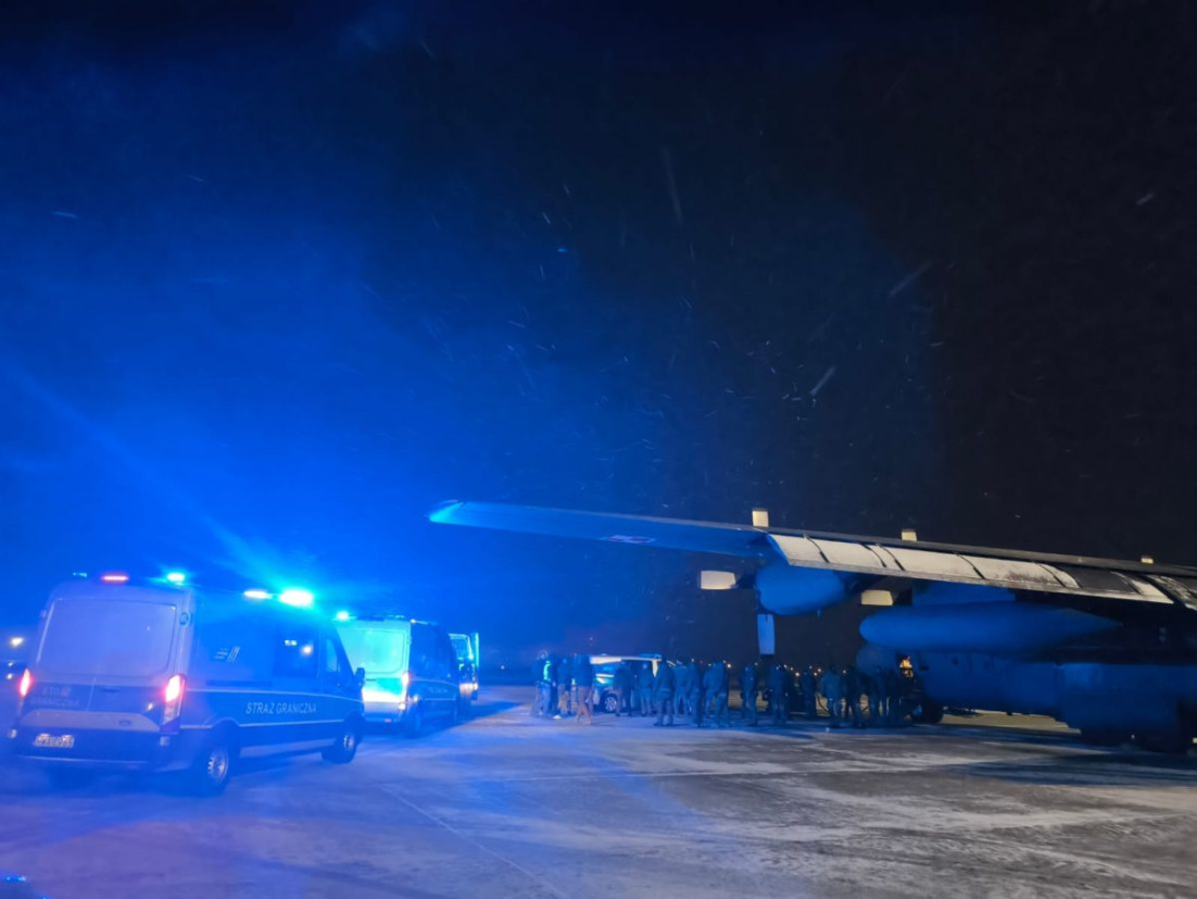 Pakistańczyków deportowano wojskowym samolotem z krakowskiego lotniska [ZDJĘCIA]