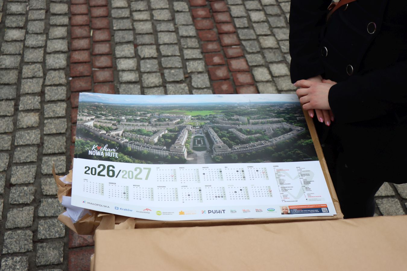 Rozdawano za darmo kalendarze „Kocham Nową Hutę”