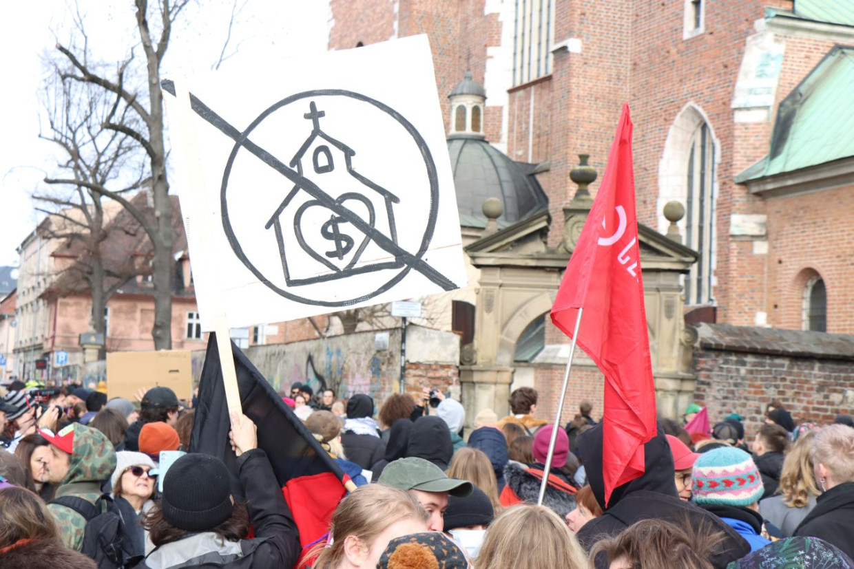Gorąca niedziela na Kazimierzu. Mieszkańcy protestują przeciw budowie hotelu [ZDJĘCIA]