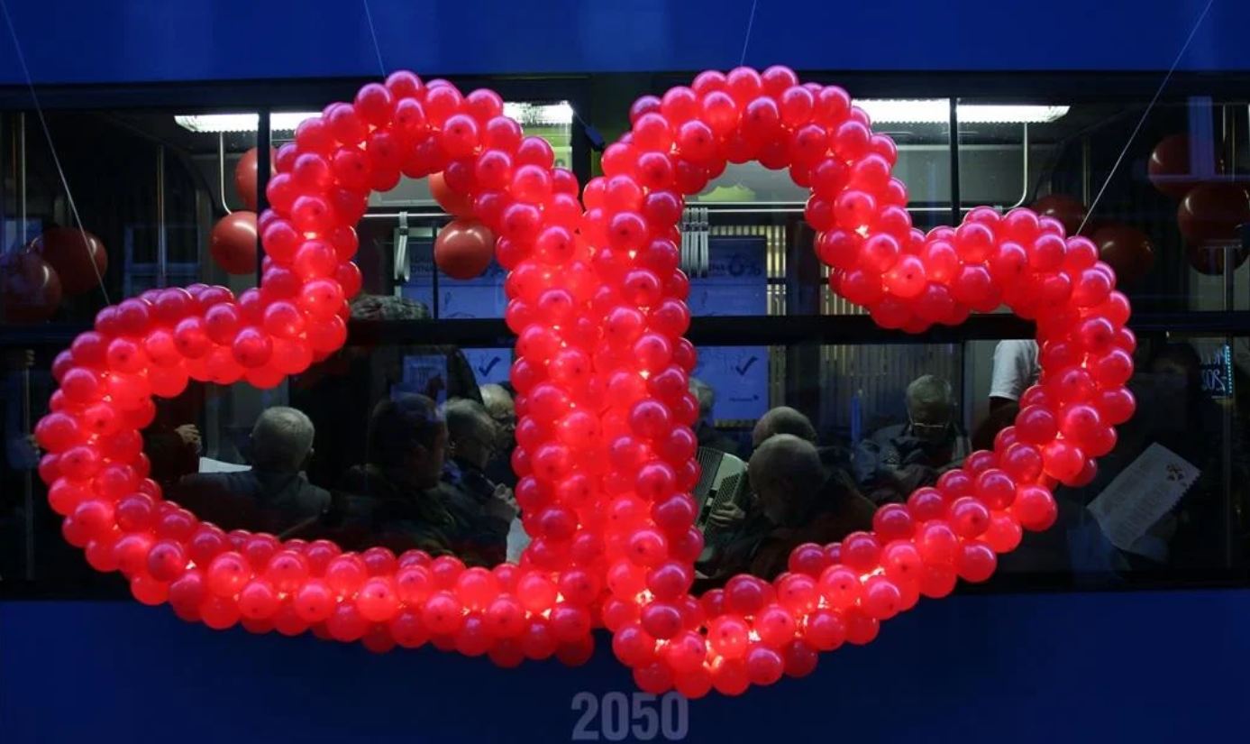 Walentynkowy tramwaj będzie kursował po Krakowie [TRASA]