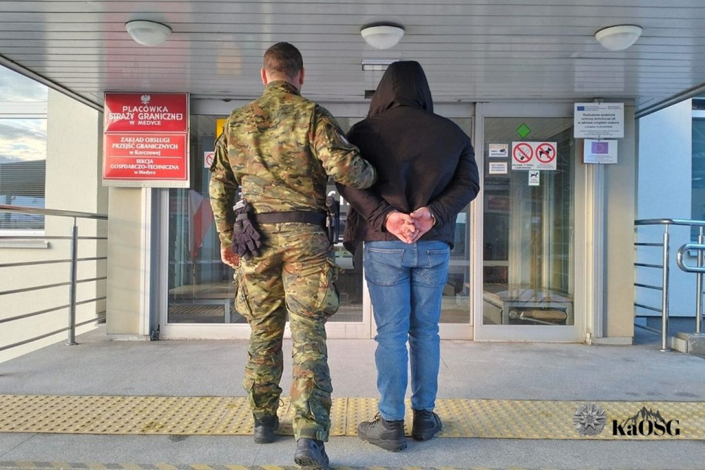 Ujęcie Ukraińca w Krakowie. Pod konwojem został wydalony z Polski