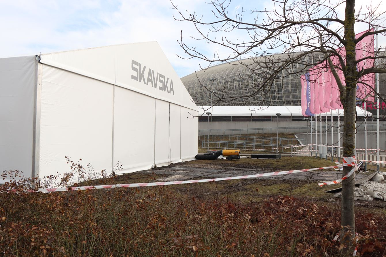 Mieszkańcy pytają: Co to za namioty przed Areną? Odpowiadamy [ZDJĘCIA]