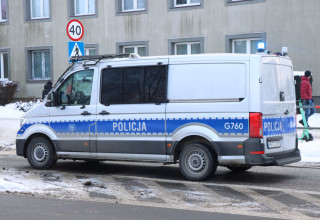 "radiowóz policji"