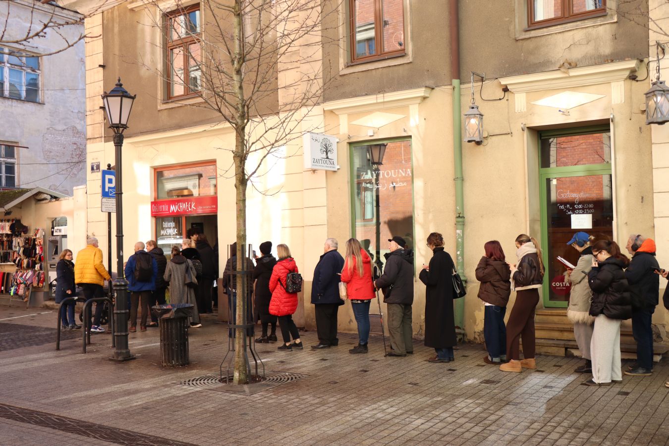 Tłusty czwartek 2026. Szturm po pączki do krakowskich cukierni [ZDJĘCIA]