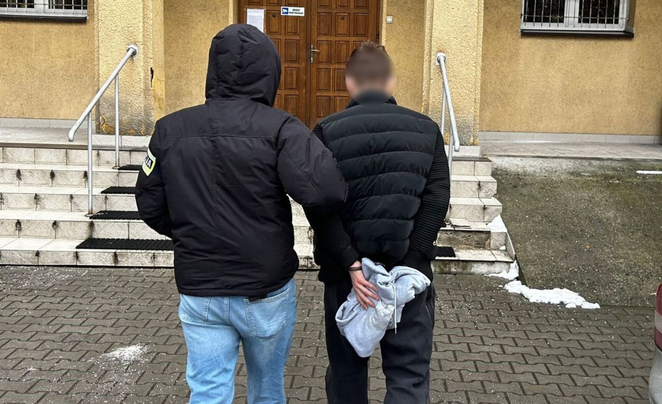 Atak przed sklepem w Łagiewnikach. Policja zatrzymała cztery osoby, w tym nieletnich