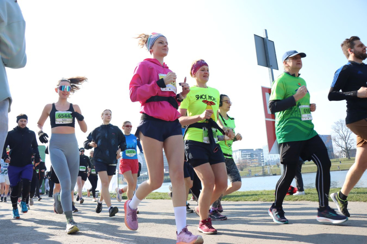 Kraków pobiegł dla małych serc. Tak wyglądał bieg 5 km przez centrum miasta [ZDJĘCIA]