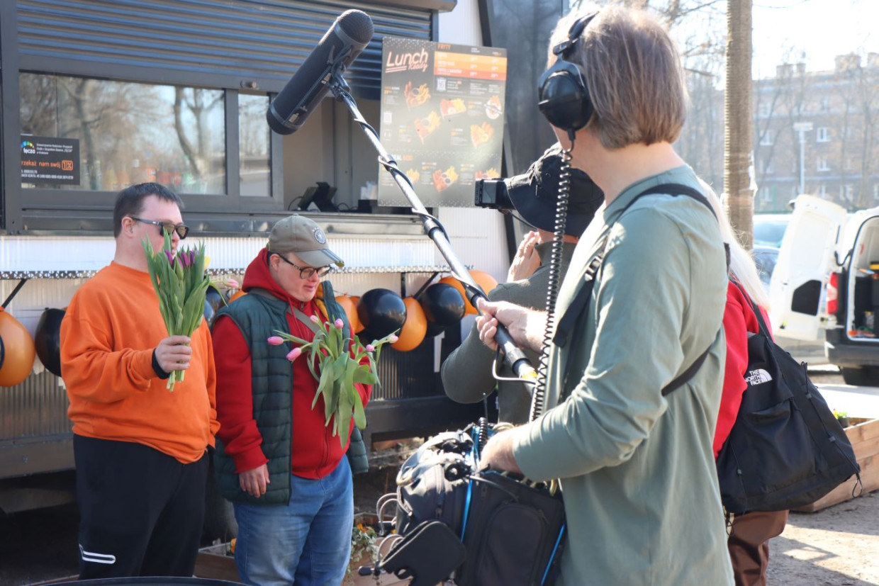 Sobotnie otwarcie nad Zalewem Nowohuckim. Ten food truck to coś więcej niż gastronomia [ZDJĘCIA]