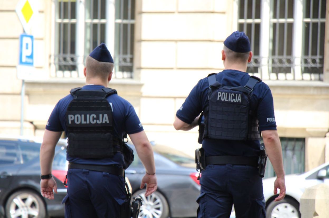 Ponad 90 tys. zł strat po zarysowaniu aut w Krakowie