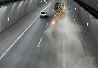 "Ciężarówka w tunelu"