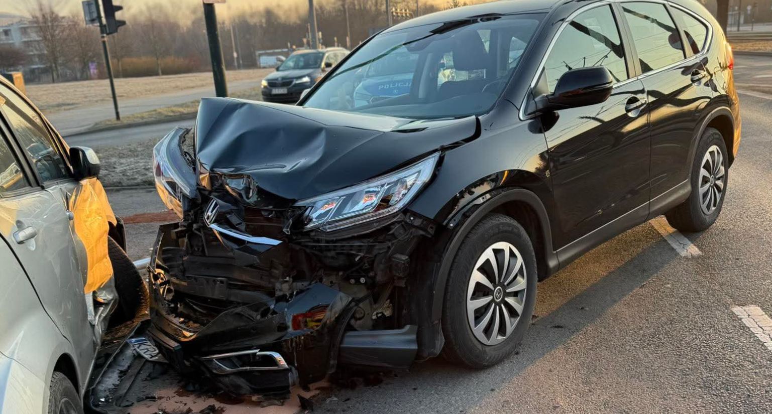 Zderzenie dwóch aut na al. Pokoju