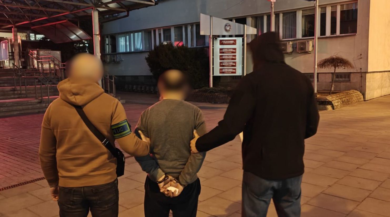 Kraków. 54-latek zatrzymany za kradzieże i rozboje na przechodniach