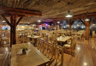 "Krakowskie kontrasty: Od podziemnych uczt w Wieliczce po monumentalną historię regionu