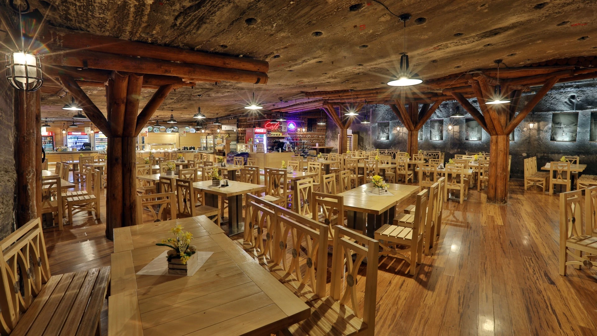 Krakowskie kontrasty: Od podziemnych uczt w Wieliczce po monumentalną historię regionu