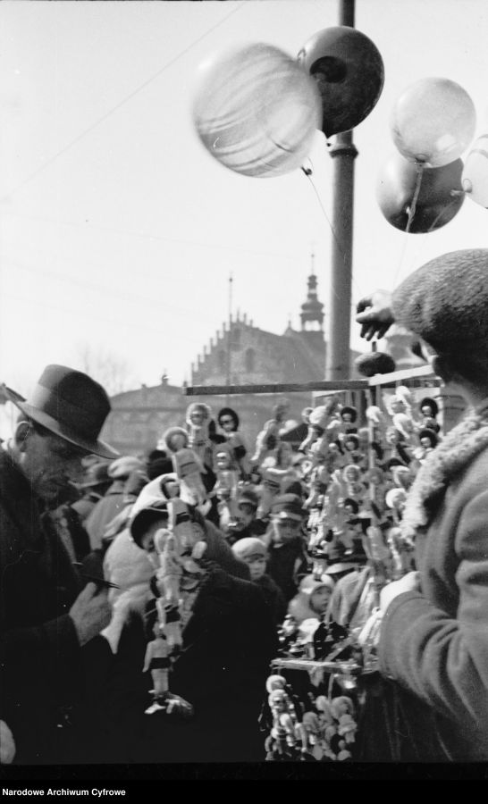 "Emaus w Krakowie na archiwalnych zdjęciach"