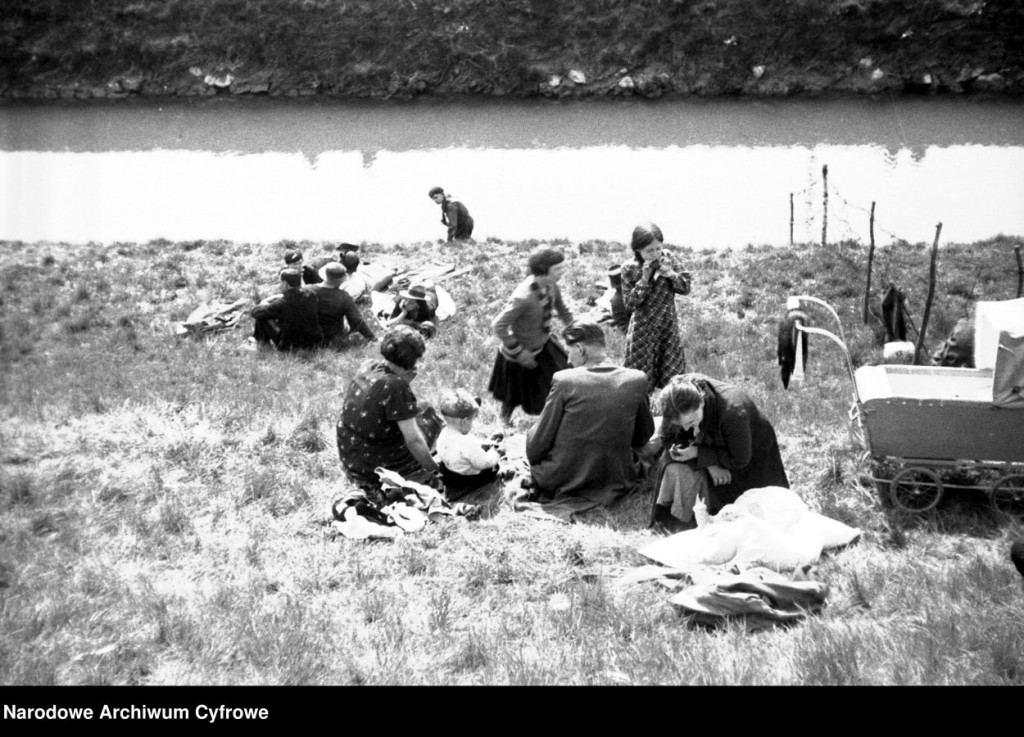 "Emaus w Krakowie na archiwalnych zdjęciach"