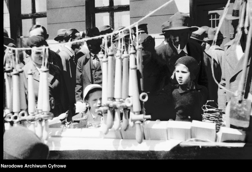 "Emaus w Krakowie na archiwalnych zdjęciach"