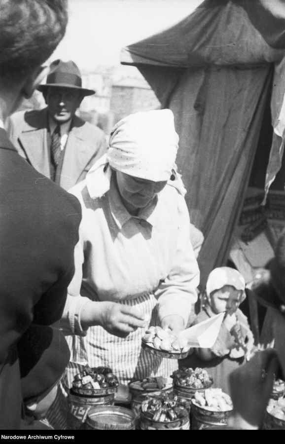 "Emaus w Krakowie na archiwalnych zdjęciach"