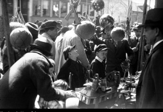 "Emaus w Krakowie na archiwalnych zdjęciach"