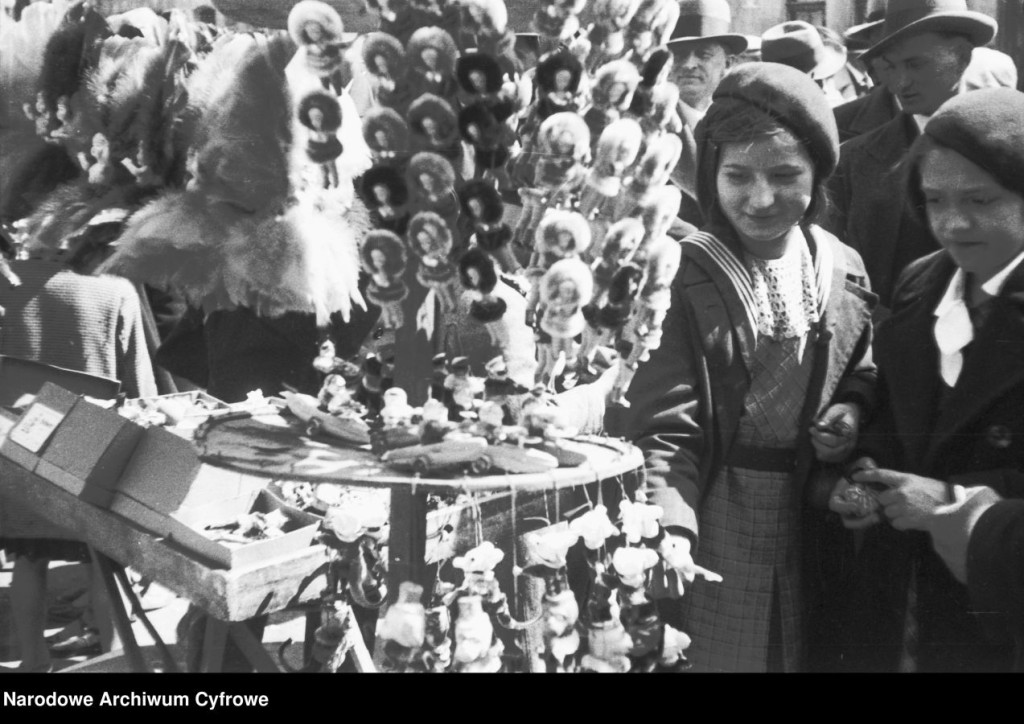 "Emaus w Krakowie na archiwalnych zdjęciach"