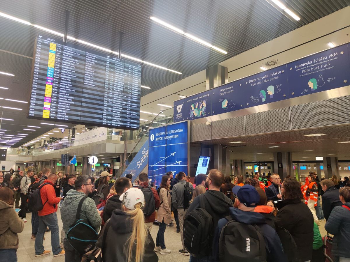 Nocna akcja w Kraków Airport. 300 osób testowało nowy terminal [ZDJĘCIA]