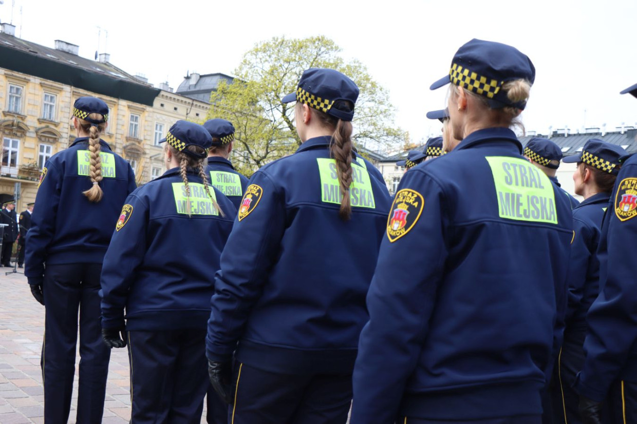 Jest praca! Ruszył nabór do Straży Miejskiej w Krakowie. Znamy zarobki