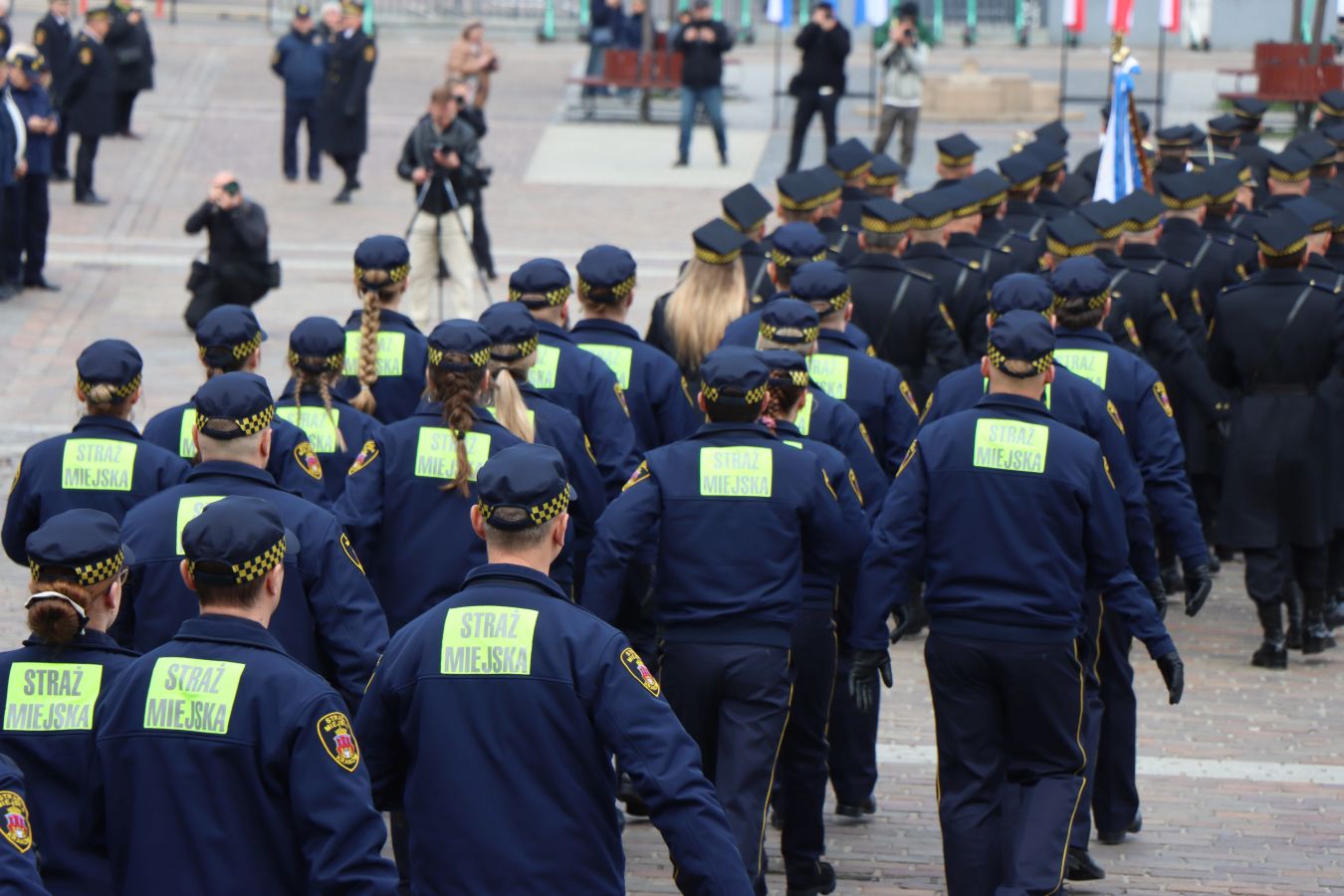 35 lat Straży Miejskiej w Krakowie. Tak wyglądały uroczystości na Rynku Podgórskim [ZDJĘCIA]