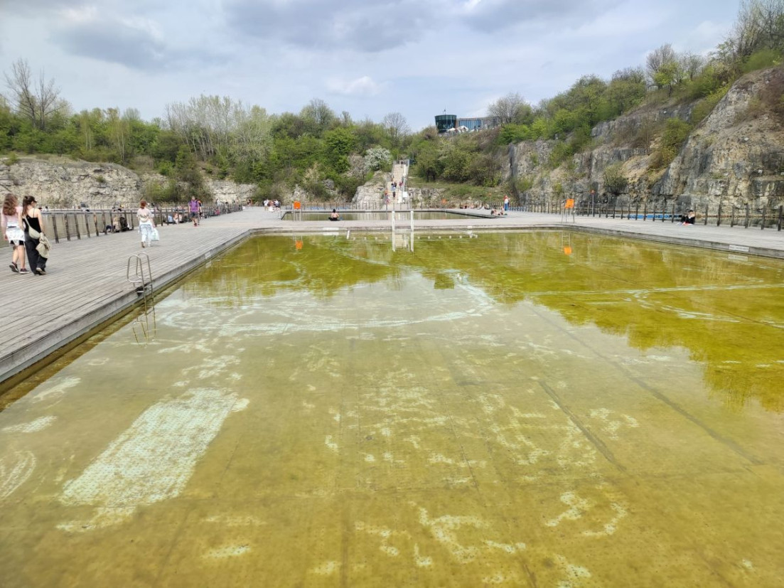 Ruszają prace na Zakrzówku. Czyszczenie niecek i ograniczenia na pomostach