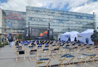 "Kino przed Galerią Krakowską"