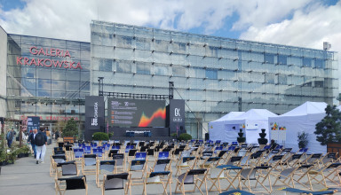 "Kino przed Galerią Krakowską"