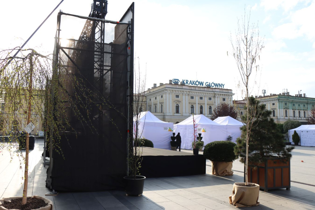 Przed Galerią Krakowską stanęło plenerowe kino [ZDJĘCIA]
