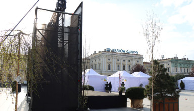 "Off Camera Kino przed Galerią Krakowską"