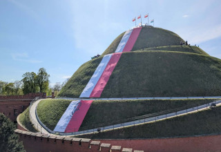"Kopiec Kościuszki flaga Polski"