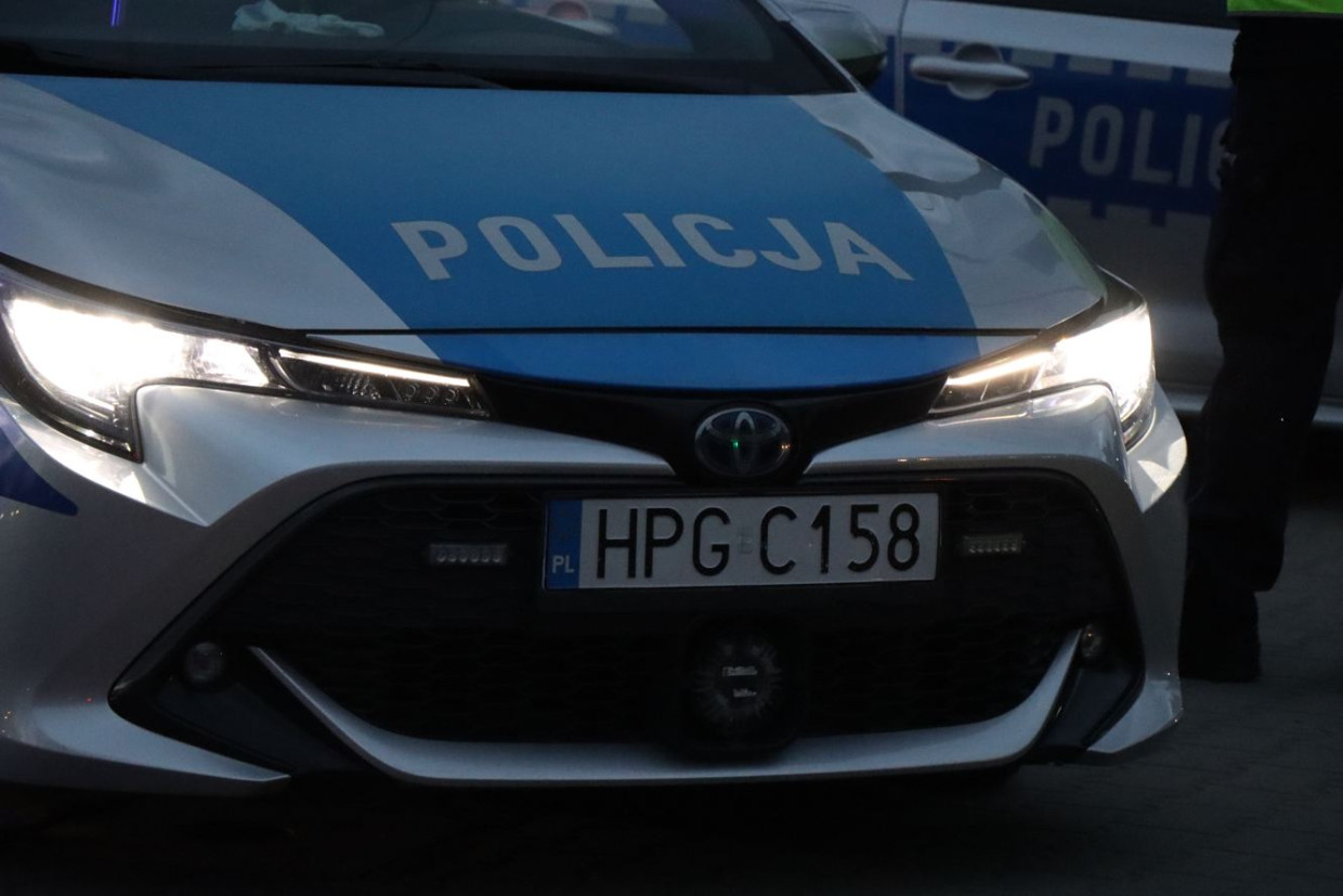 Boso przez okno uciekał przed policją. Interwencja w centrum Krakowa